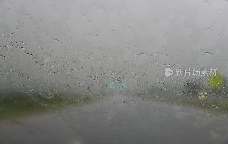 在大雨中驾驶- II